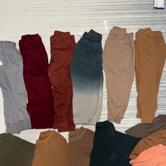 Kids Assorted clothes bundle - 15 items - Picture 2 of 4